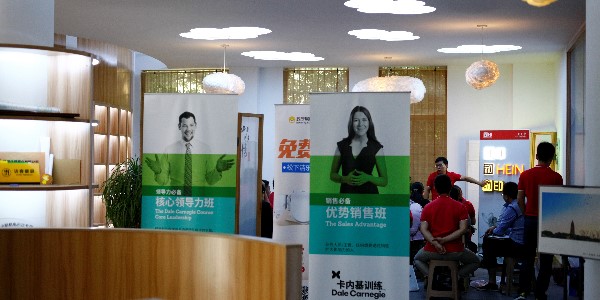 戶外噴繪寫(xiě)真的防護(hù)要求有哪些？-和印愛(ài)歐圖文